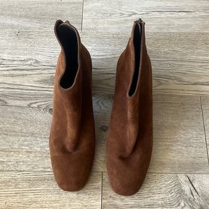 Stuart Weitzman brown suede booties. Size 8.5
